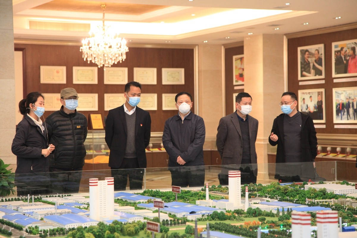 右三:省交通运输厅二级巡视员陈缅;左三:taptap点点体育党委书记李维峰.JPG 右三:省交通运输厅二级巡视员陈缅;左三:taptap点点体育党委书记李维峰.JPG