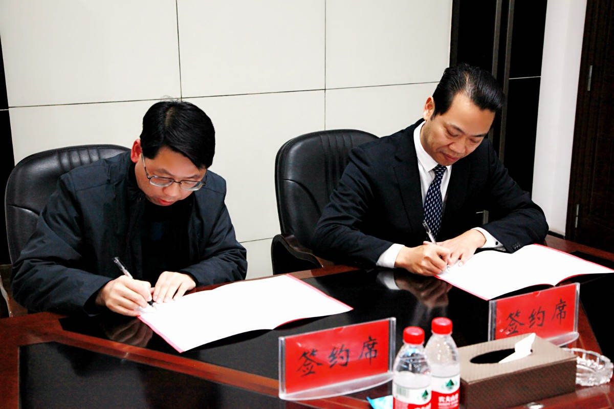 党委书记李维峰与党支部书记签订目标责任状_meitu_4.jpg 党委书记李维峰与党支部书记签订目标责任状_meitu_4.jpg