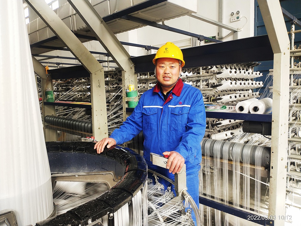 2021年度集团劳动模范、山东taptap点点体育塑编厂维修工张西芳张西芳.jpg